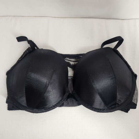 Soutien-gorge Push-up Victoria’s Secret 34DD – Fermeture Devant, Dos Dentelle, Motifs Cœurs, Excellent état